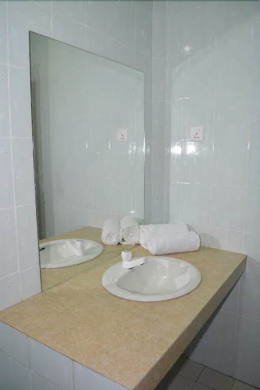 Атолл Гаафу-Дхаалу: Serene Blue Bowls Surf Inn