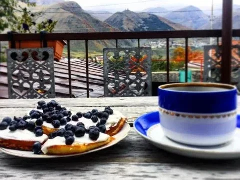 Степанцминда: Nana and Alex's Guest House