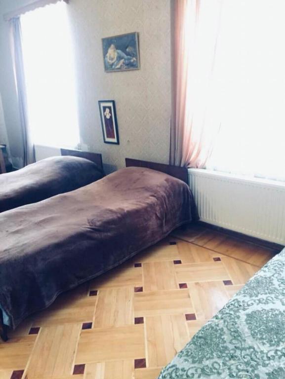 Кварели: Guesthouse Raisa