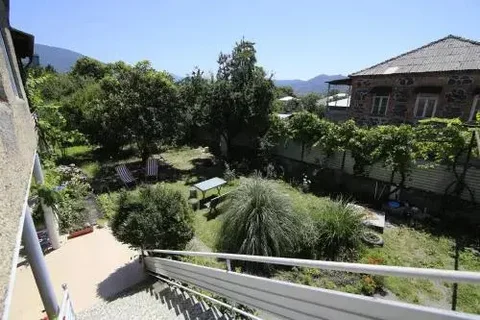 Кварели: Guesthouse Raisa