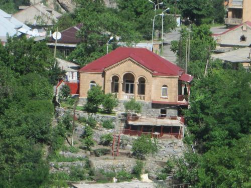 Одзун: Guest House Artemi