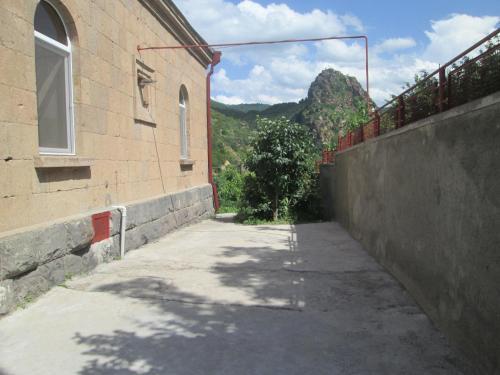 Одзун: Guest House Artemi