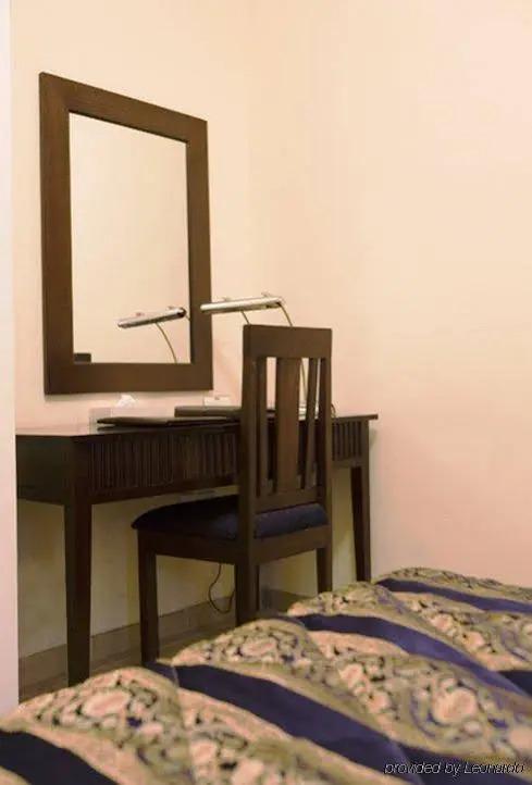Дубай: Seven Sands Hotel Apartment