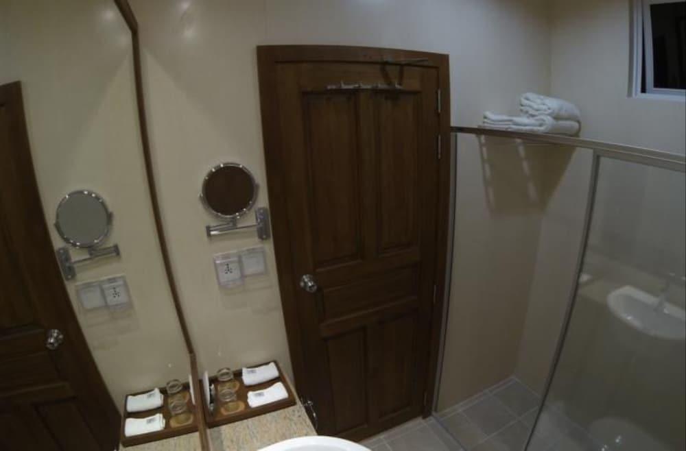 Северный атолл Мале: Maakanaa Lodge