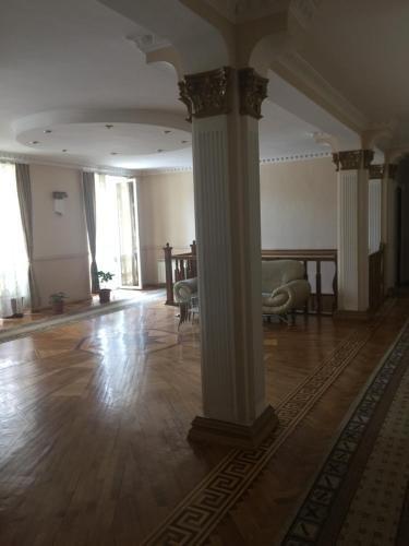 Иджеван: Hotel DOK