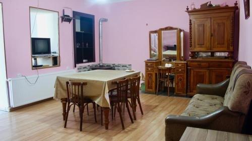 Гори: Green hostel