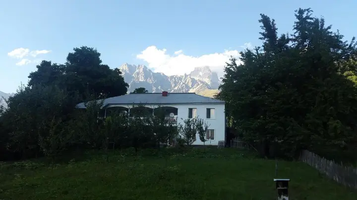 Местиа: Guest House Vivaushba