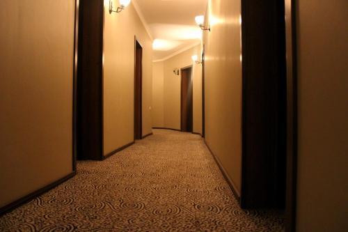 Сатаплия: Hotel Empire