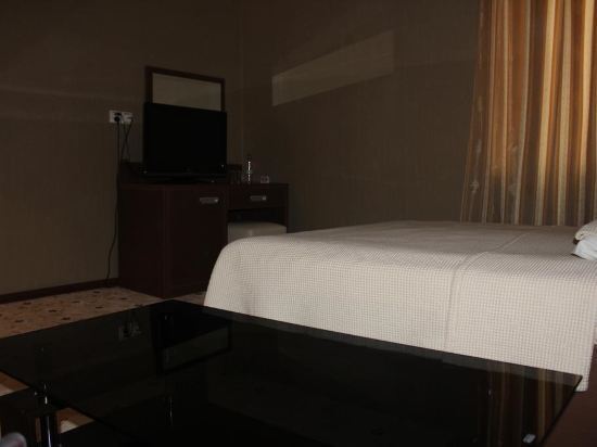 Сатаплия: Hotel Empire