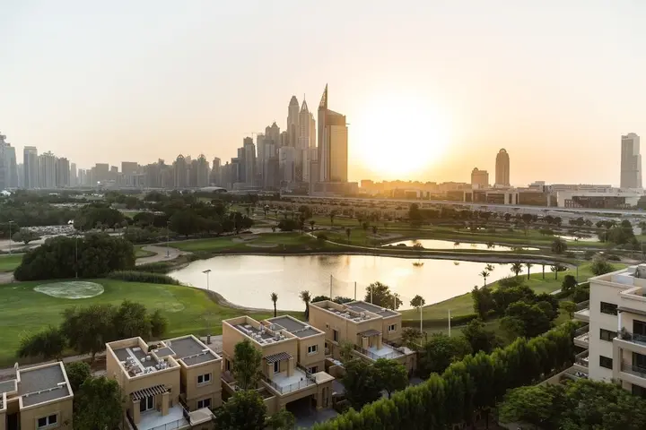 Дубай: HiGuests Vacation Homes - Golf Towers