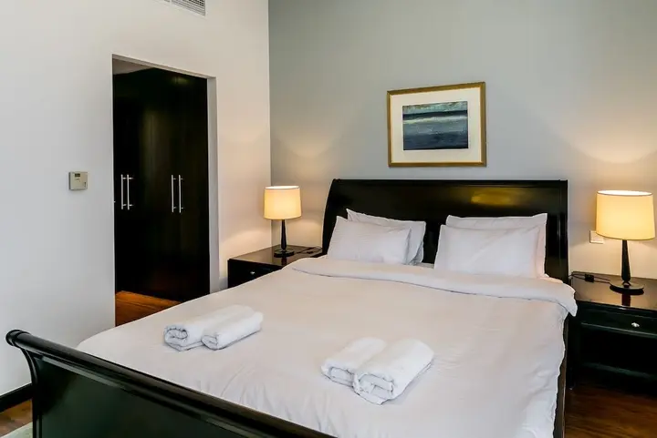 Дубай: One Perfect Stay - Green Lake Tower 1