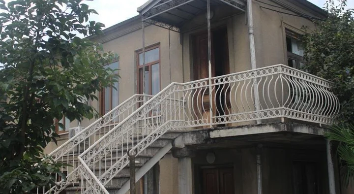 Зугдиди: Guest House Rustaveli 38