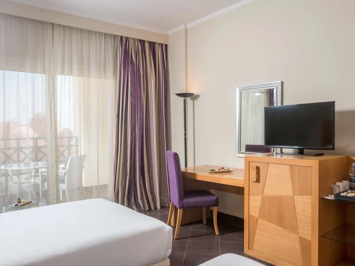 Айн-Сохна: El Jabal Sokhna Hotel
