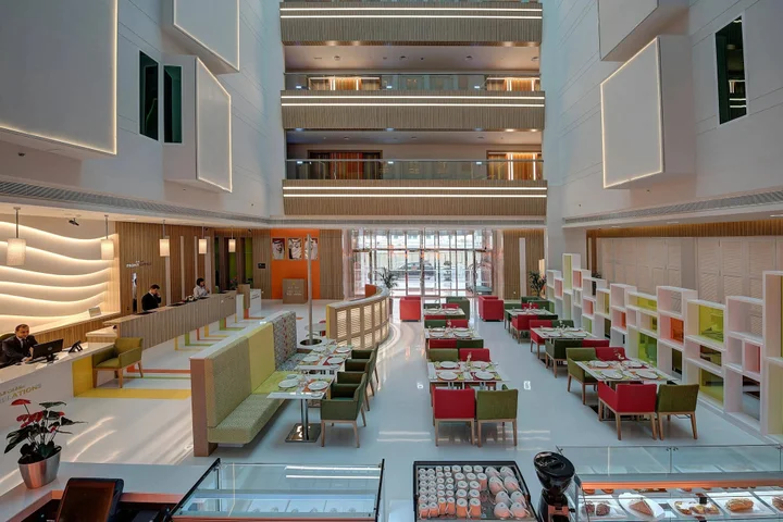 Дубай: Al Khoory Atrium Hotel