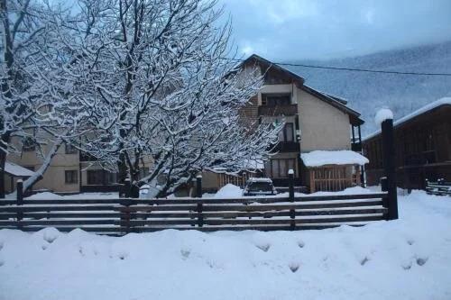 Местиа: Salome Guest House