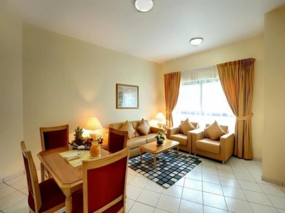Дубай: Jacob's Garden Hotel