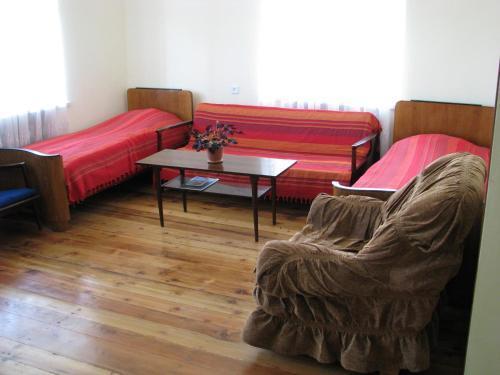 Одзун: Geologist's House