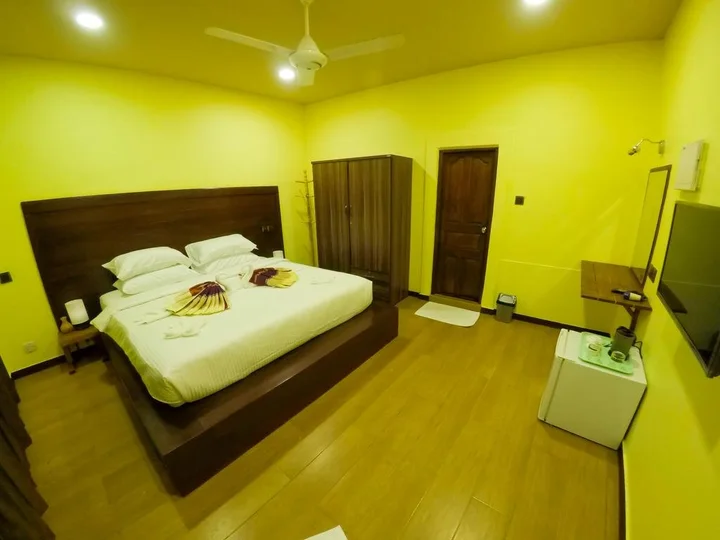 Атолл Алиф-Алиф: Отель Viluveli Beach Maldives