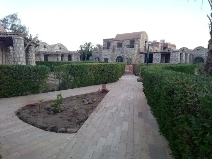 Аль-Бавити: Aliyah Lodge
