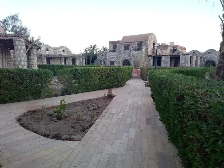 Аль-Бавити: Aliyah Lodge