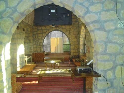 Аль-Бавити: Aliyah Lodge