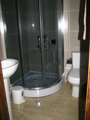 Омало: Guest House Shina