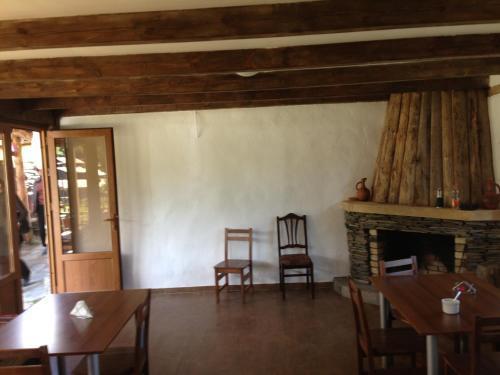 Омало: Guest House Shina
