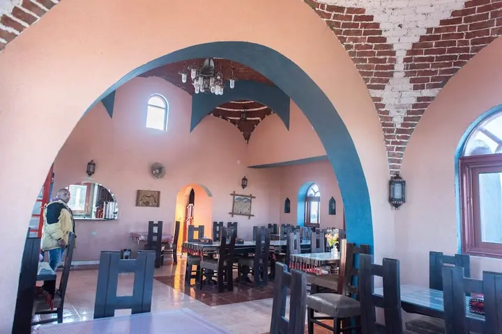 Аль-Бавити: Bedouin Castle Hotel & Safari