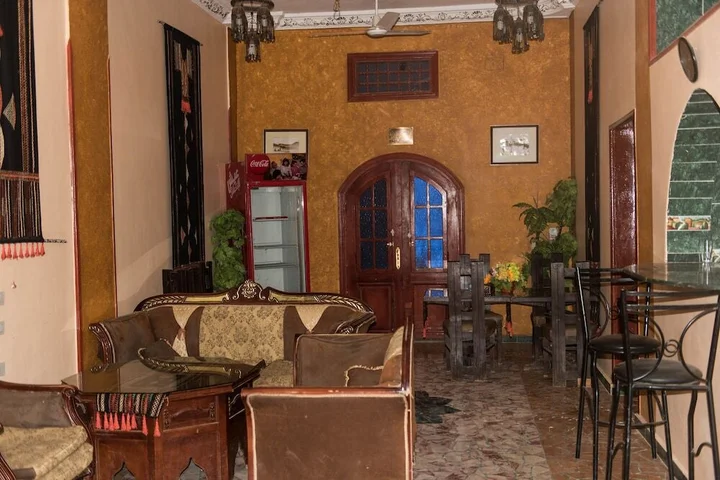 Аль-Бавити: Bedouin Castle Hotel & Safari