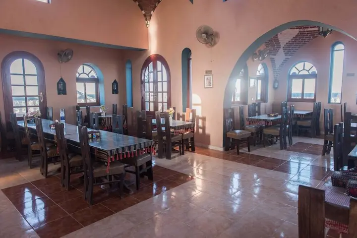Аль-Бавити: Bedouin Castle Hotel & Safari