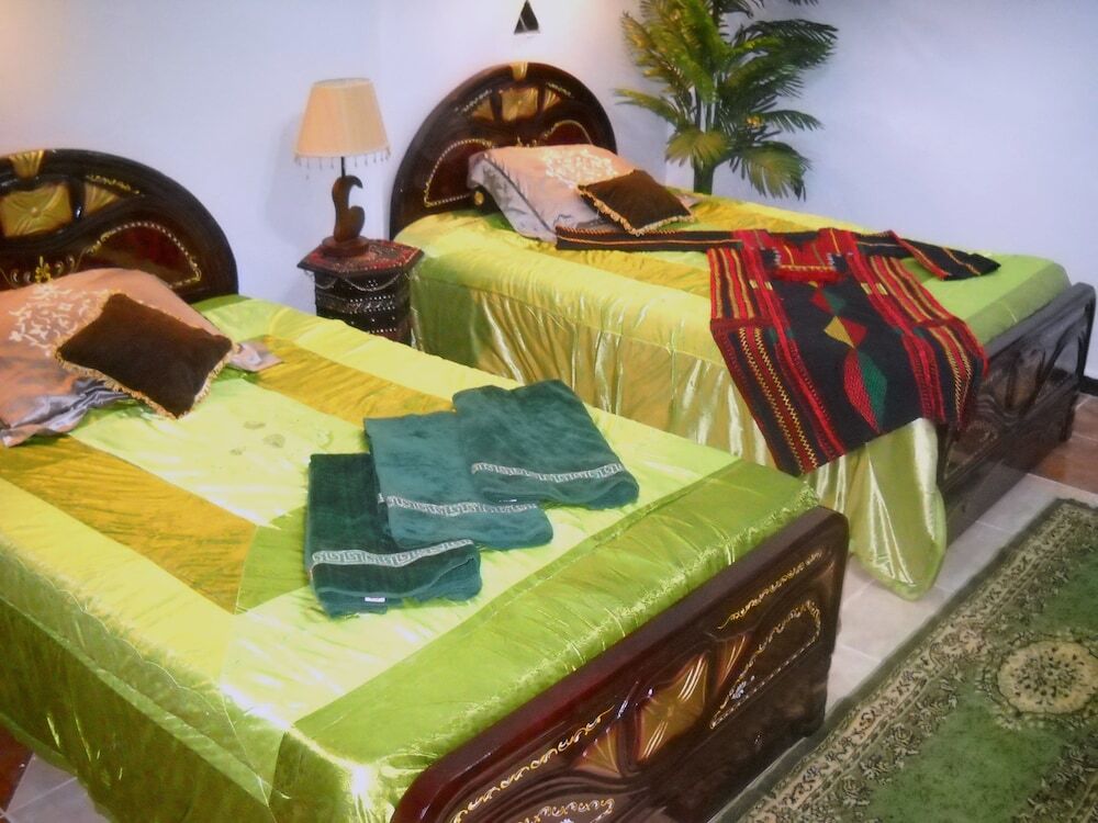 Аль-Бавити: Bedouin Castle Hotel & Safari