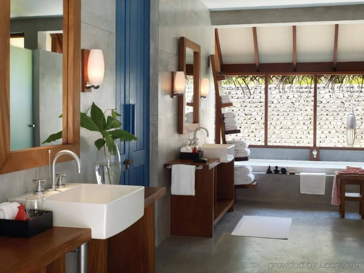 Атолл Баа: Four Seasons Resort  Maldives at Landaa Giraavaru