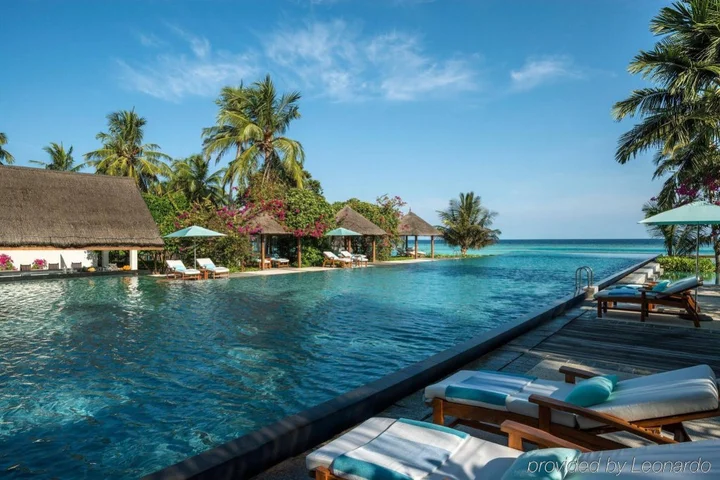 Атолл Баа: Four Seasons Resort Maldives at Landaa Giraavaru