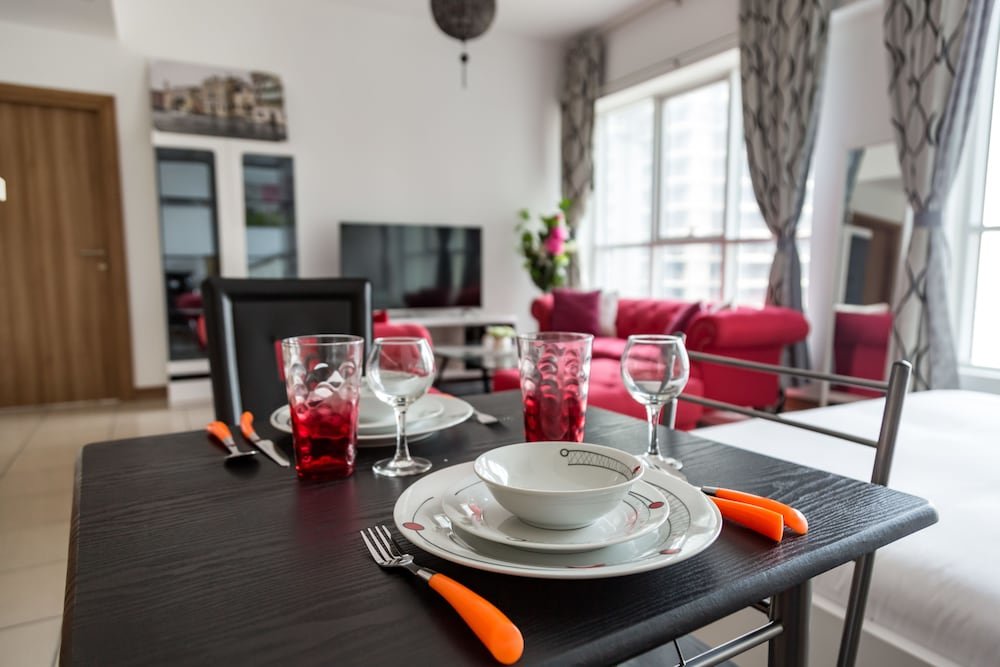 Дубай: HiGuests Vacation Homes - Sulafa Tower
