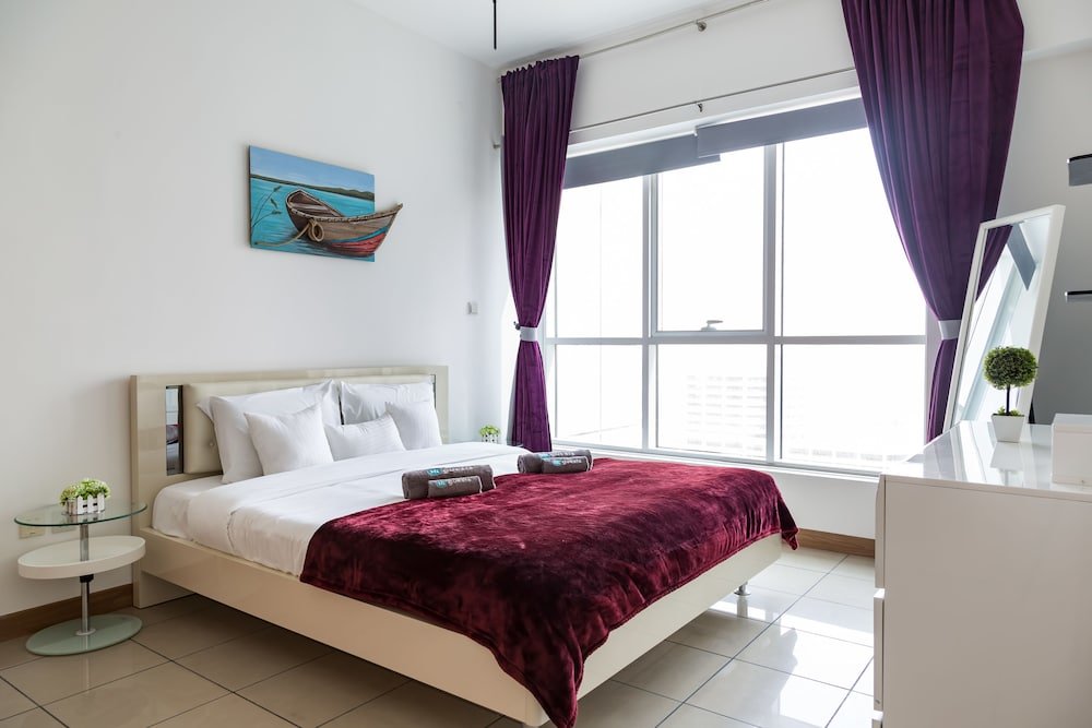 Дубай: HiGuests Vacation Homes - Sulafa Tower