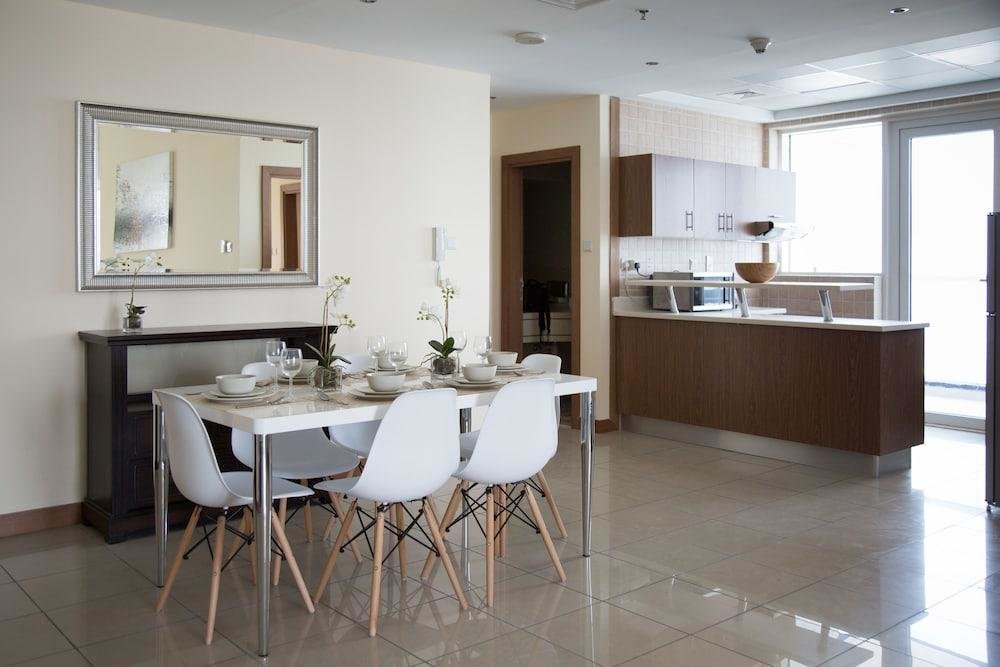 Дубай: HiGuests Vacation Homes - Sulafa Tower