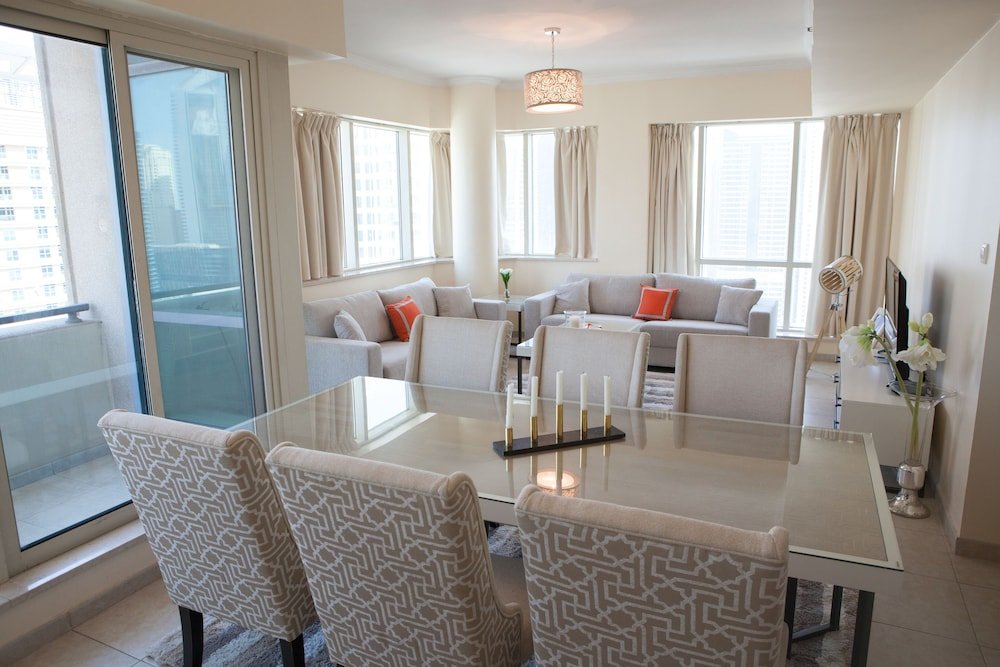 Дубай: HiGuests Vacation Homes - Al Majara 2