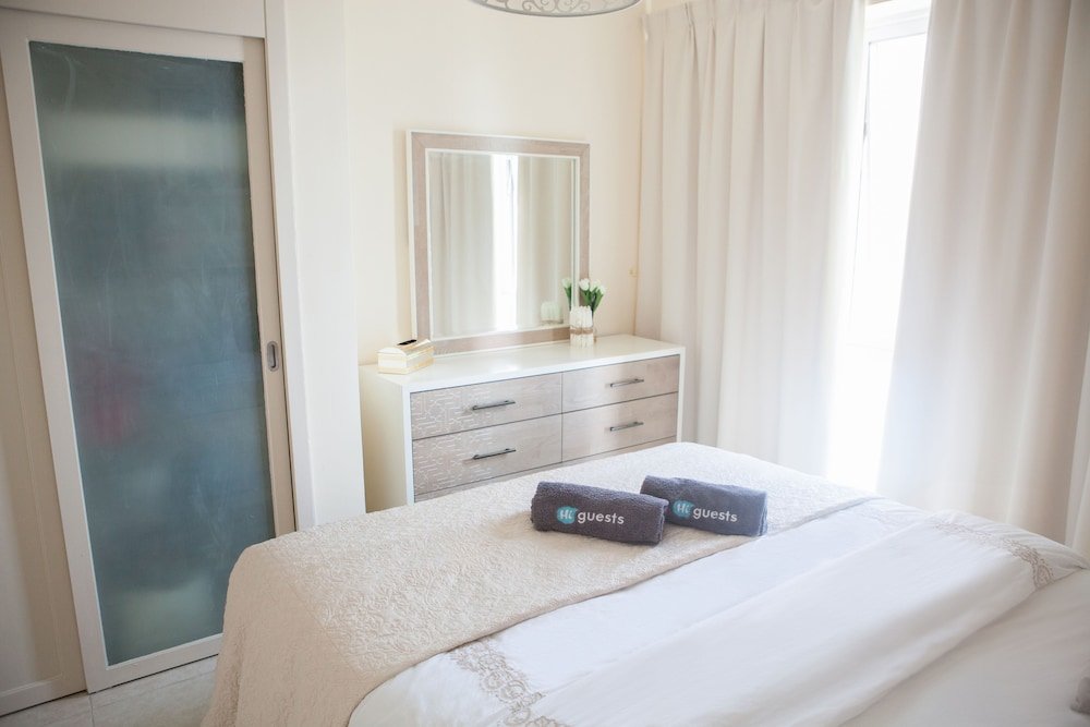 Дубай: HiGuests Vacation Homes - Al Majara 2
