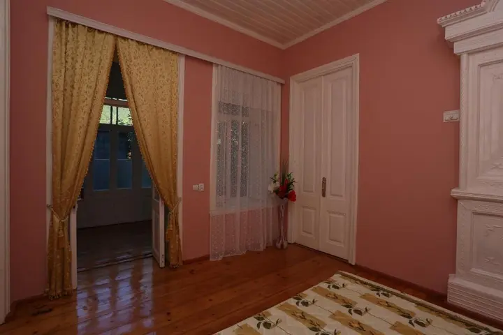 Шеки: Ilham Mustafa Houses