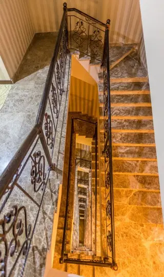 Баку: Renaissance Palace