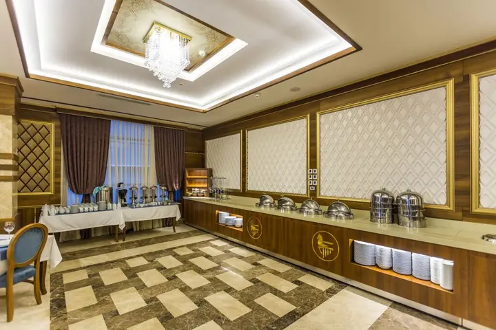 Баку: Renaissance Palace