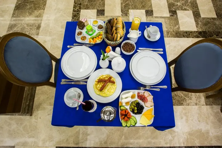 Баку: Renaissance Palace