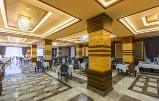 Баку: Renaissance Palace