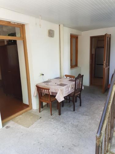 Боржоми: Guest House Zuriko