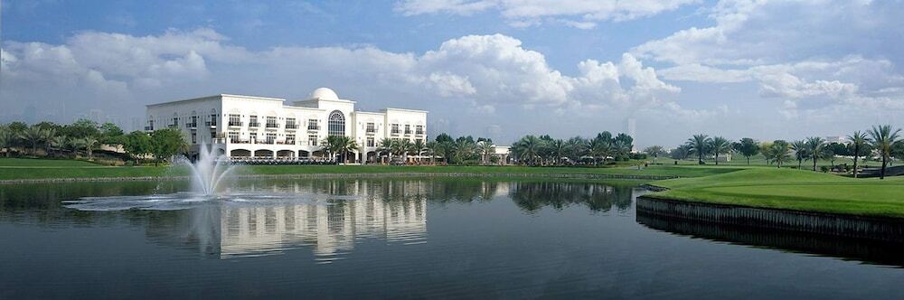 Дубай: Emirates Hills Lake View Villa