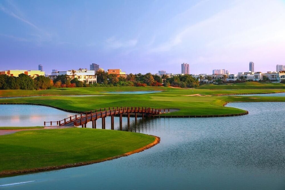 Дубай: Emirates Hills Lake View Villa