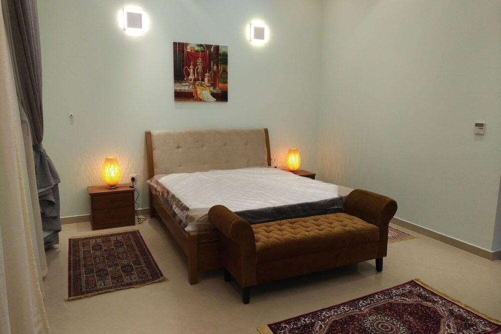 Дубай: Emirates Hills Lake View Villa