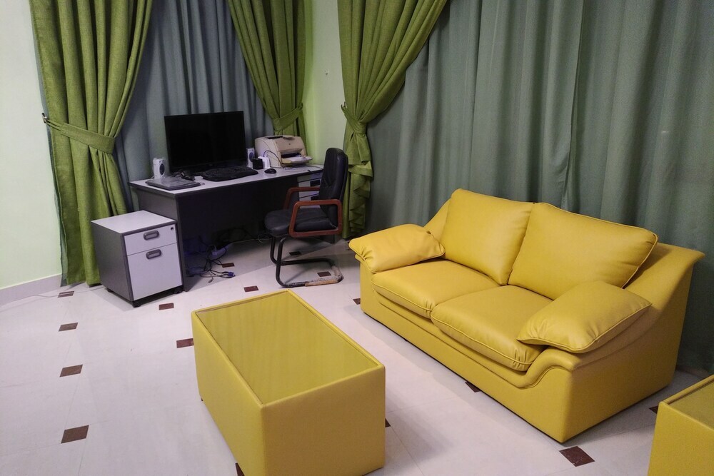 Дубай: Emirates Hills Lake View Villa