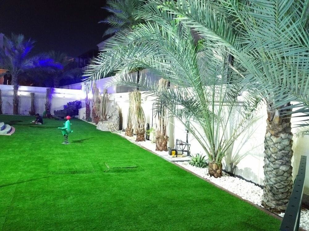 Дубай: Emirates Hills Lake View Villa