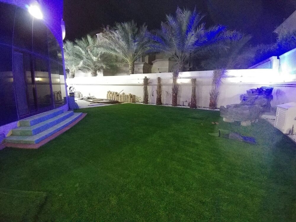 Дубай: Emirates Hills Lake View Villa